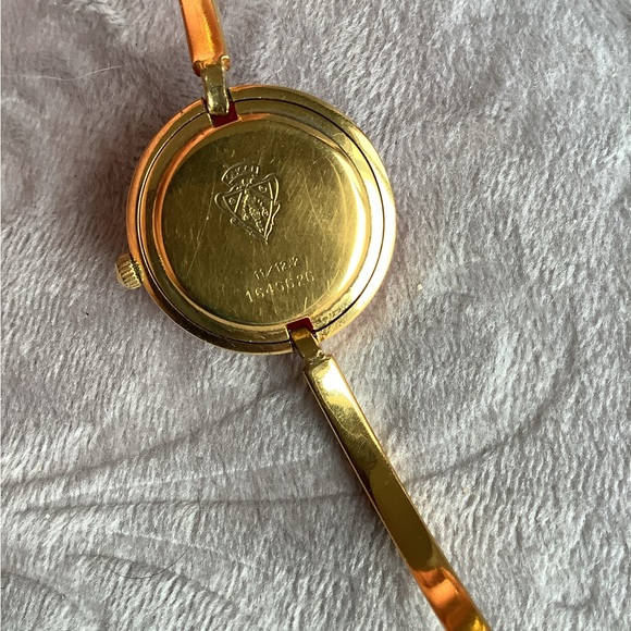 Gucci bangle watch with set of bezels💖 - Picture 7 of 10